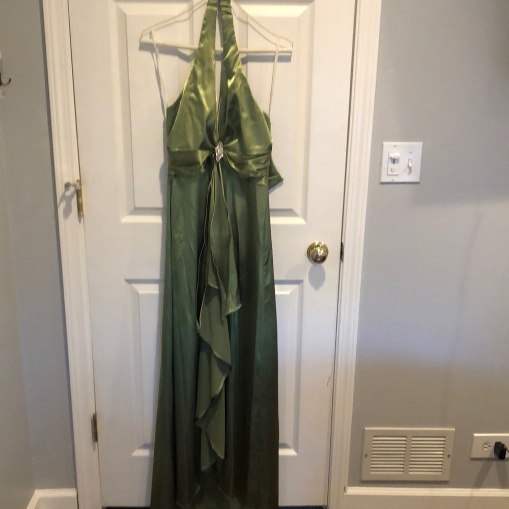 Jump formal satin dress halter style  size 9/10 in sage green rhinestone clasp
